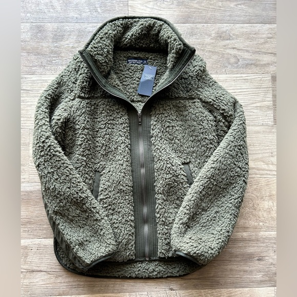 Abercrombie & Fitch Jackets & Blazers - NWT $88 Abercrombie & Fitch Sherpa Jacket Full-ZIP